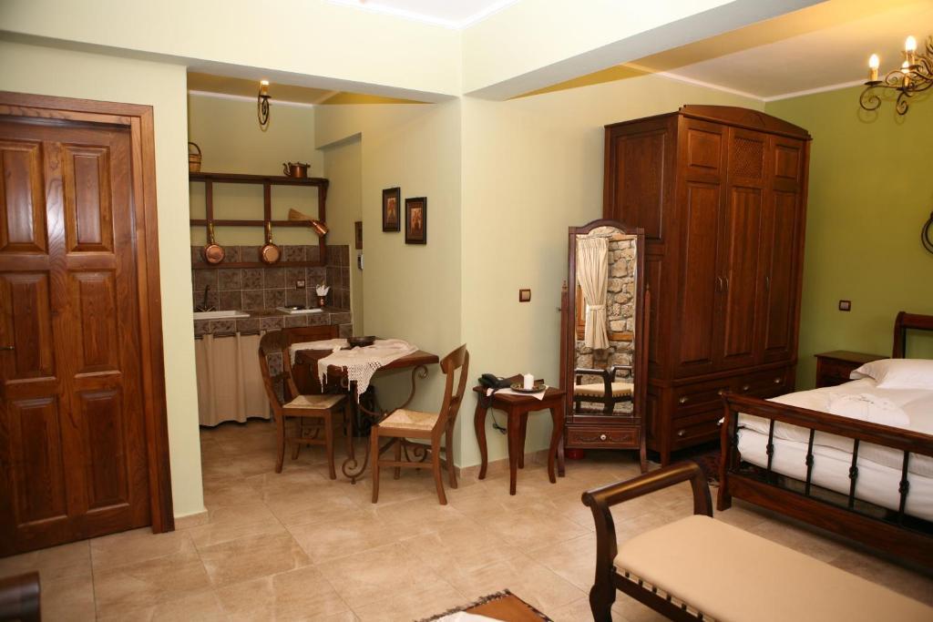 Roes Suites Káto Loutrákion Habitación foto